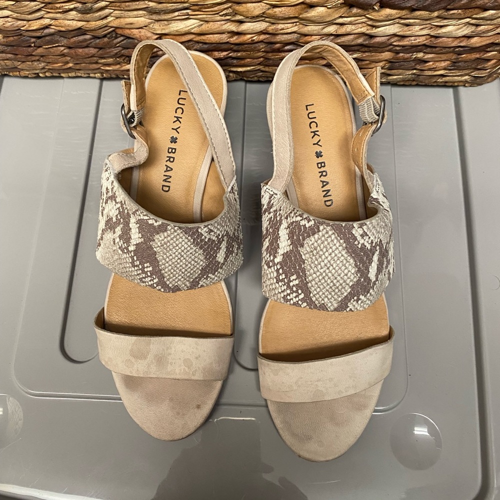 Lucky beige sandals